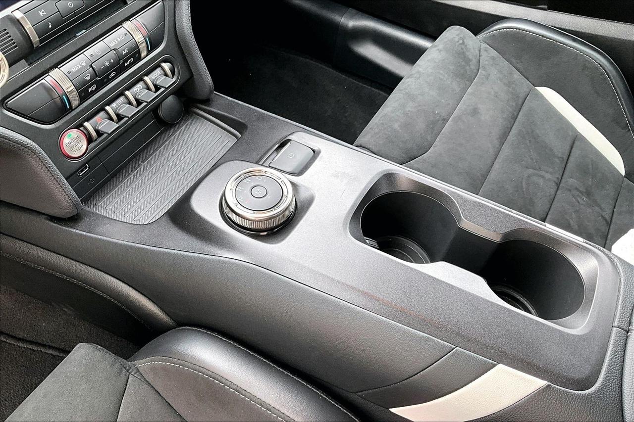 Ford Mustang  2021
