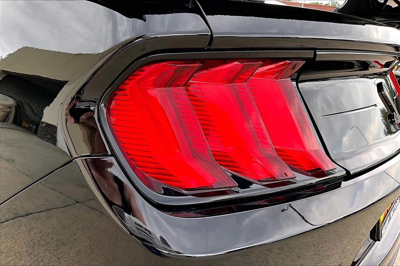 Ford Mustang  2021