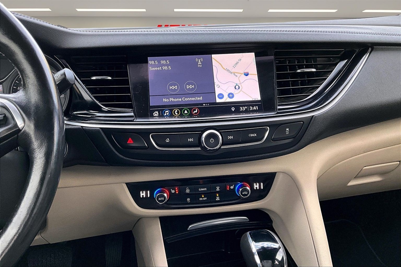 Buick Regal TourX 5dr Wgn Essence AWD 2018