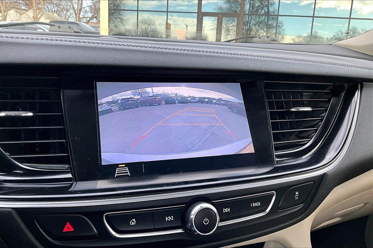 Buick Regal TourX 5dr Wgn Essence AWD 2018