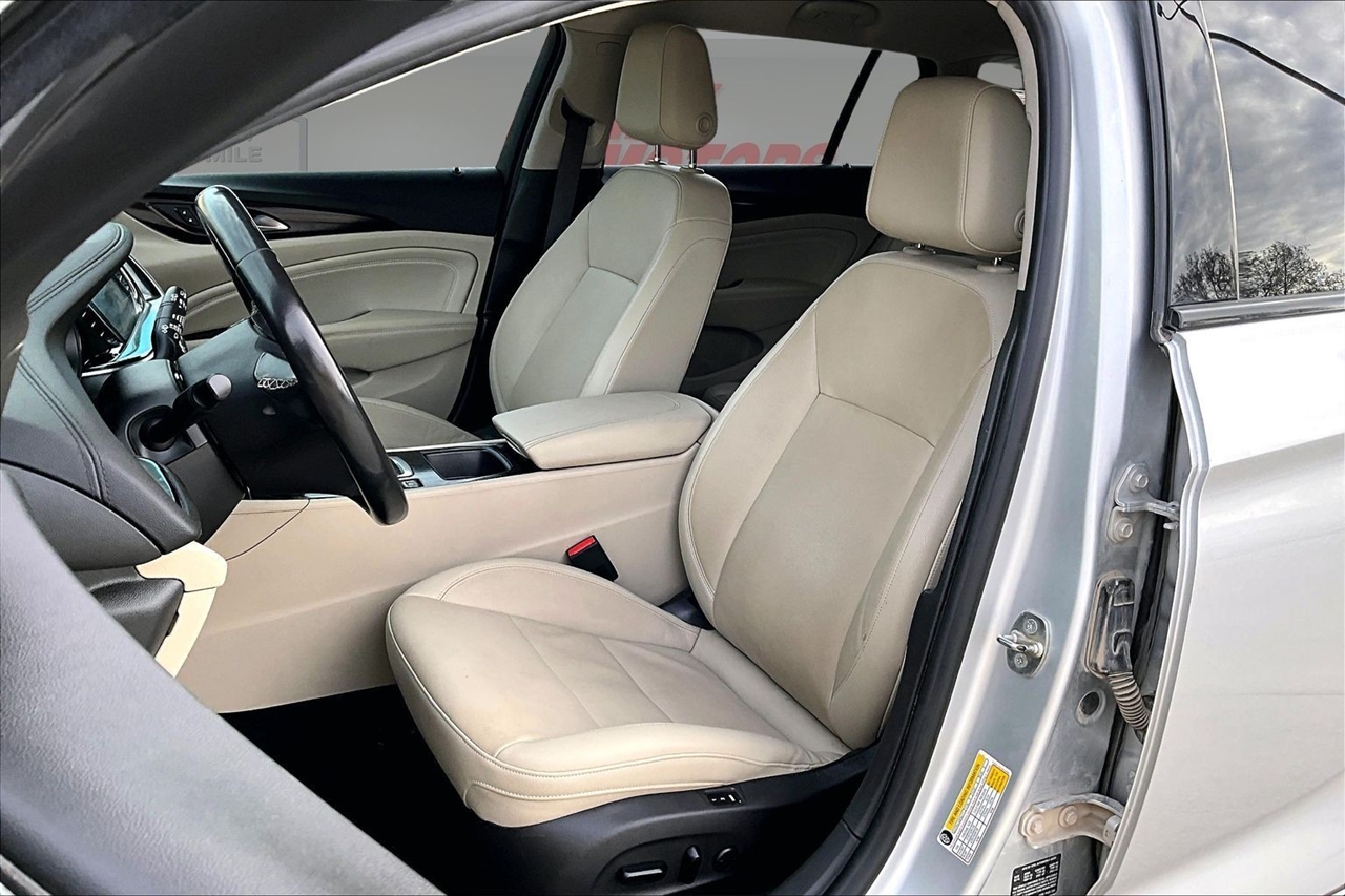 Buick Regal TourX 5dr Wgn Essence AWD 2018