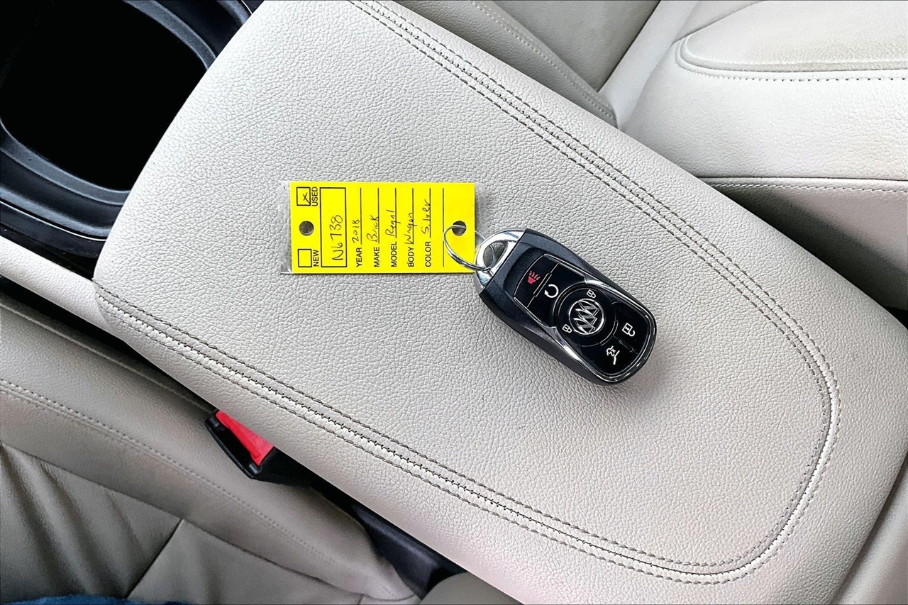 Buick Regal TourX 5dr Wgn Essence AWD 2018