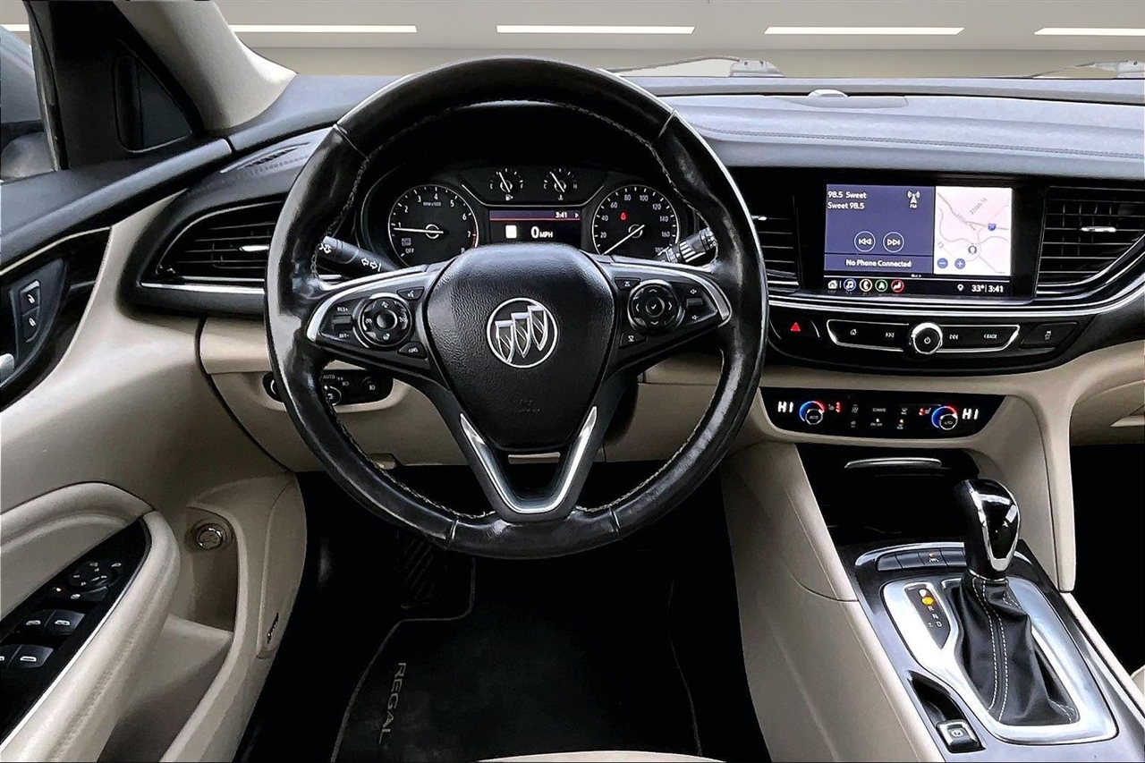 Buick Regal TourX 5dr Wgn Essence AWD 2018