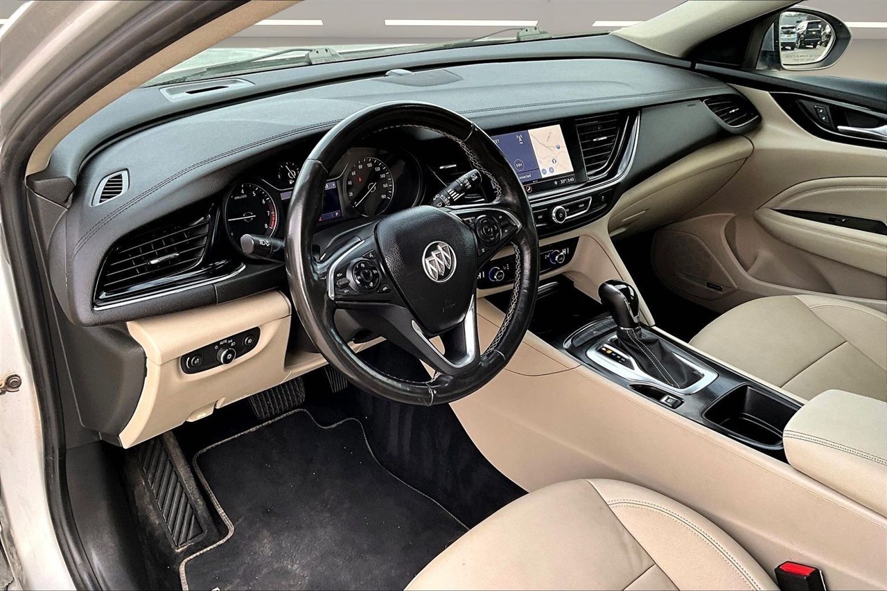 Buick Regal TourX 5dr Wgn Essence AWD 2018