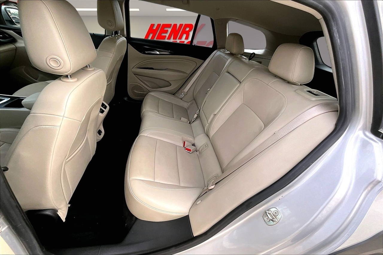 Buick Regal TourX 5dr Wgn Essence AWD 2018