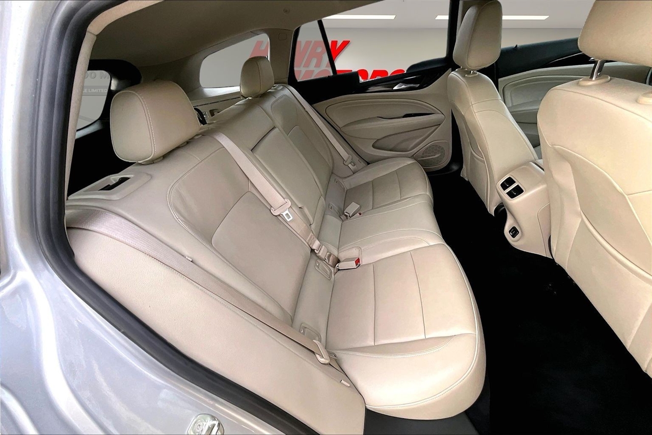 Buick Regal TourX 5dr Wgn Essence AWD 2018