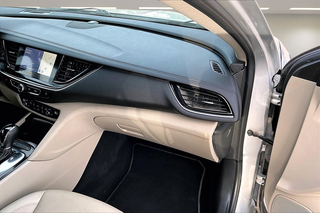 Buick Regal TourX 5dr Wgn Essence AWD 2018