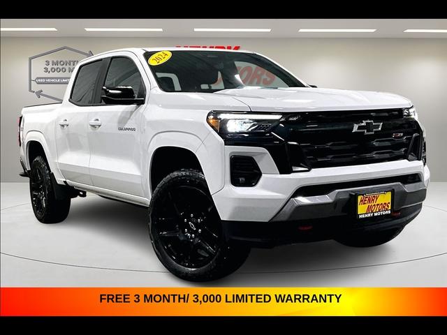 White 2024 Chevrolet Colorado Z71 Crew Cab 4WD Pickup Truck Four-Wheel Drive Automatic