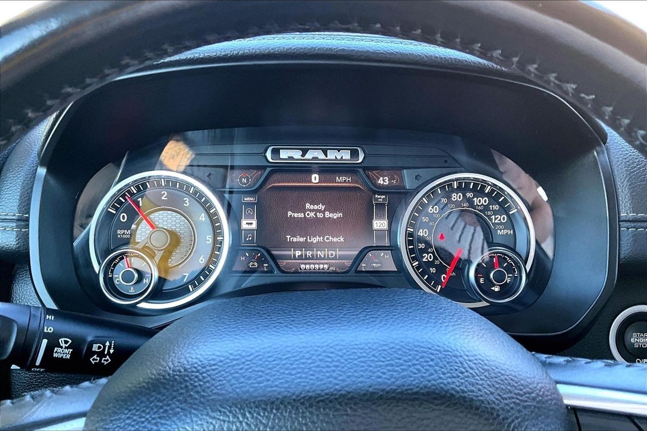 RAM 1500 Laramie 4x4 Crew Cab 5'7" Box 2022