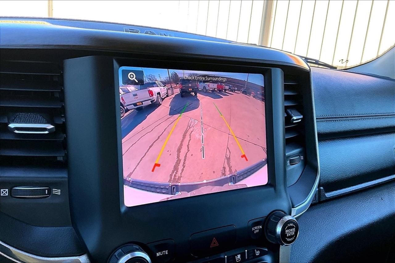 RAM 1500 Laramie 4x4 Crew Cab 5'7" Box 2022