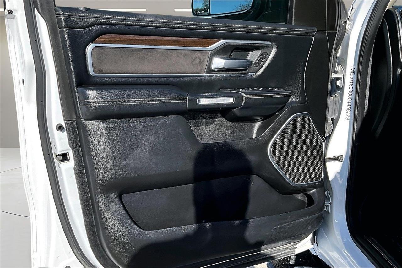 RAM 1500 Laramie 4x4 Crew Cab 5'7" Box 2022