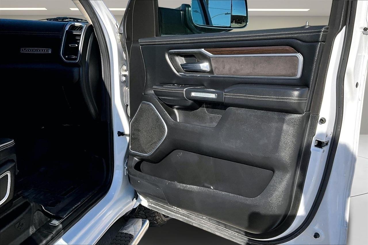 RAM 1500 Laramie 4x4 Crew Cab 5'7" Box 2022