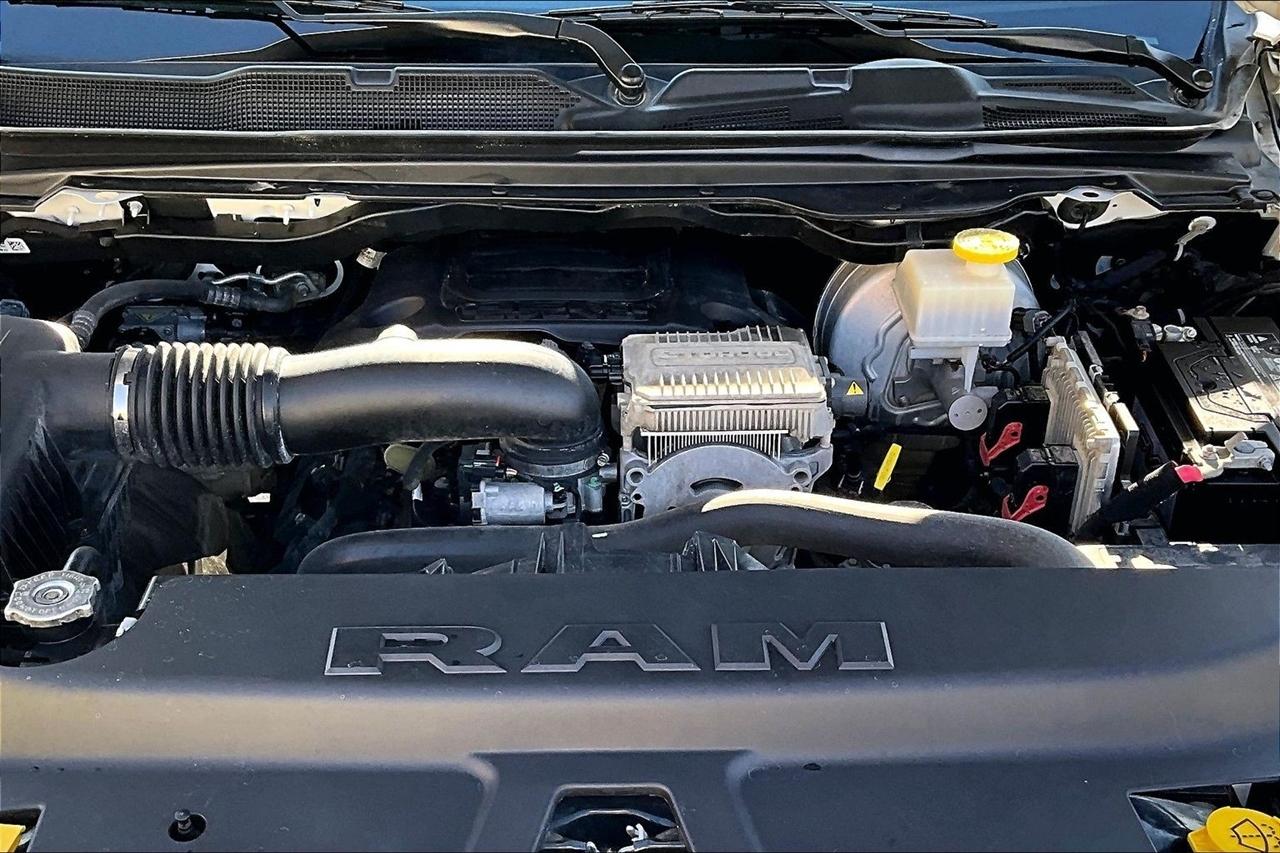 RAM 1500 Laramie 4x4 Crew Cab 5'7" Box 2022