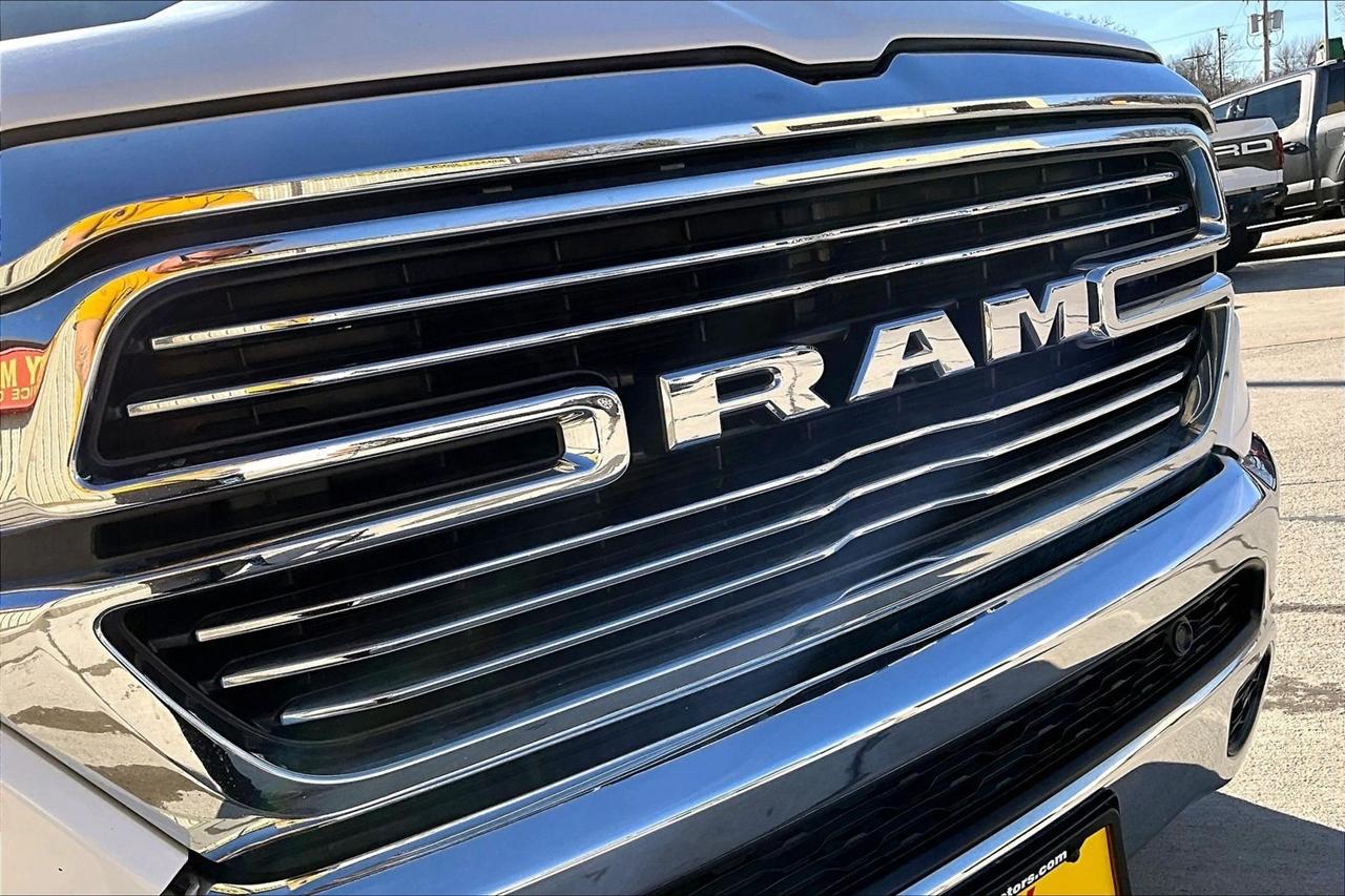 RAM 1500 Laramie 4x4 Crew Cab 5'7" Box 2022