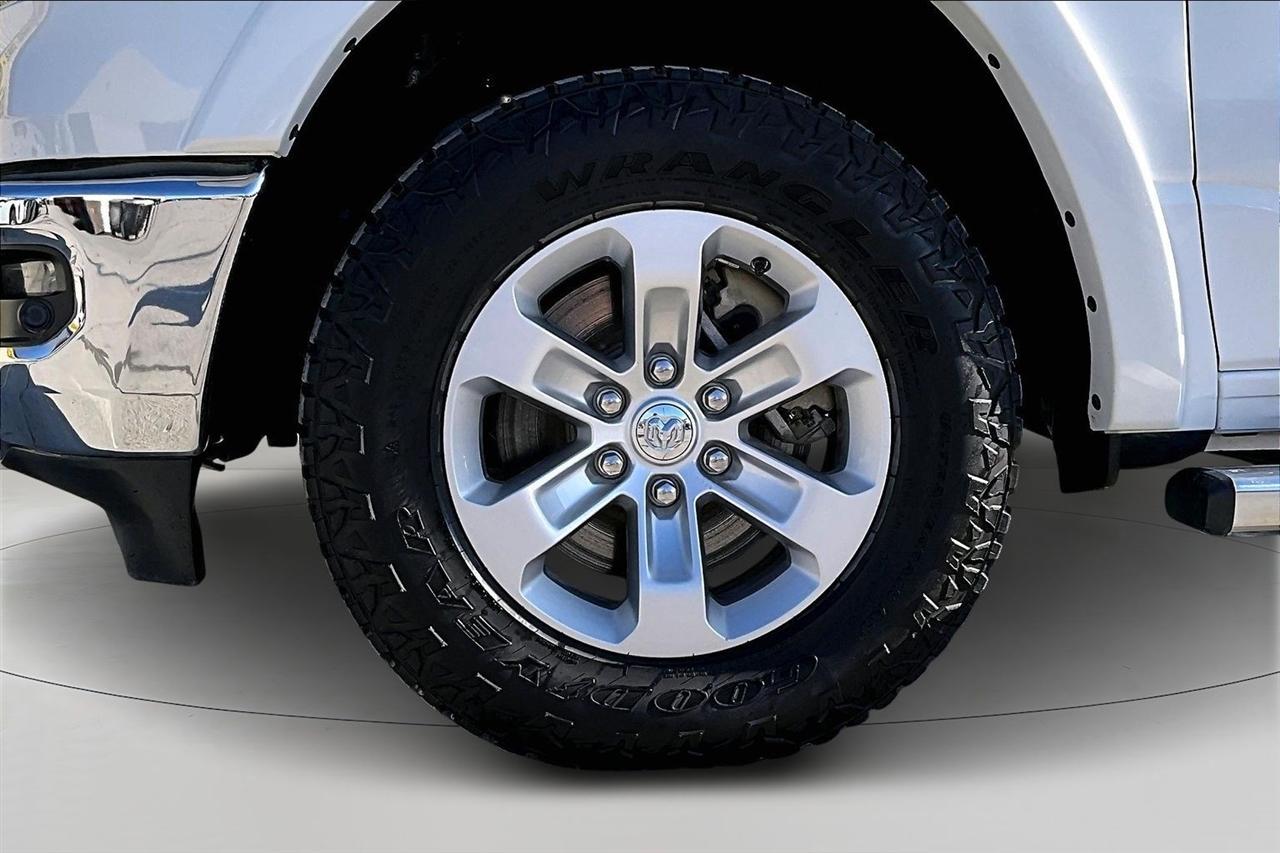 RAM 1500 Laramie 4x4 Crew Cab 5'7" Box 2022