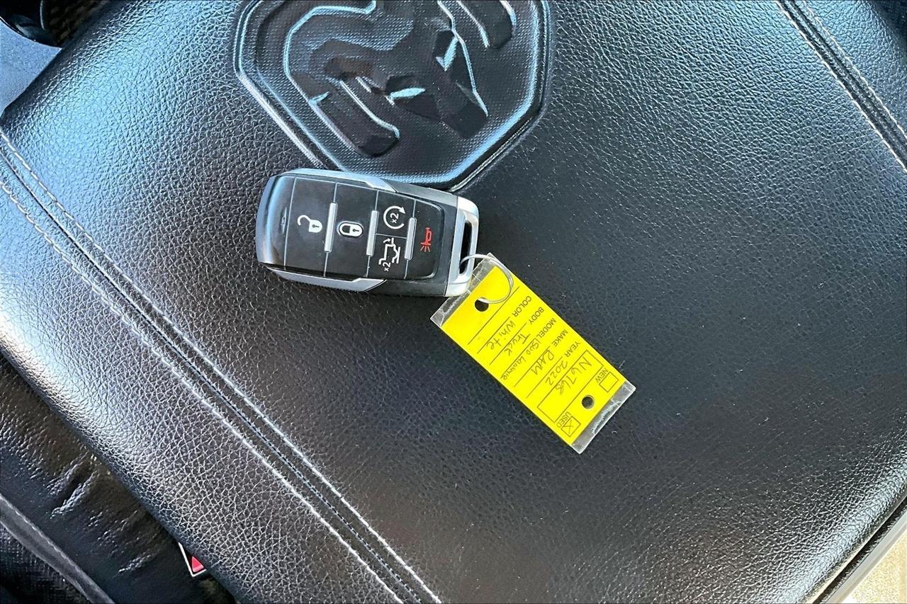 RAM 1500 Laramie 4x4 Crew Cab 5'7" Box 2022