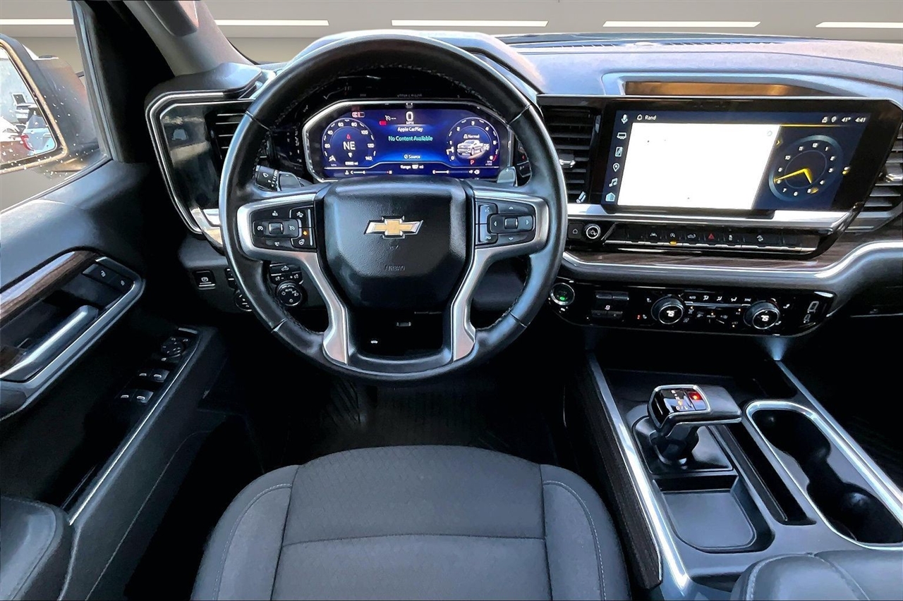 Chevrolet Silverado 1500 4WD Crew Cab 147" LT w/1LT 2025