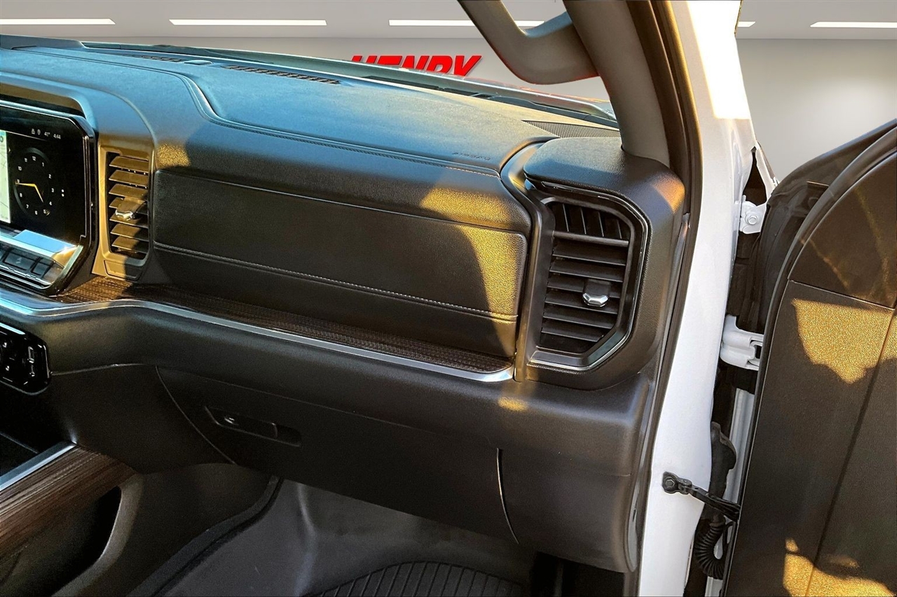 Chevrolet Silverado 1500 4WD Crew Cab 147" LT w/1LT 2025