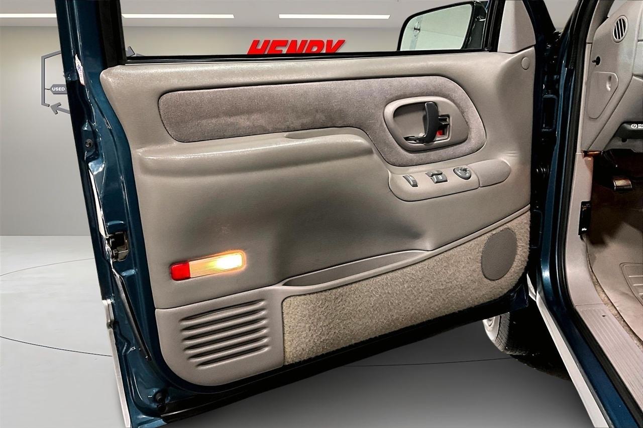 Chevrolet Tahoe 1500 2dr 4WD 1995