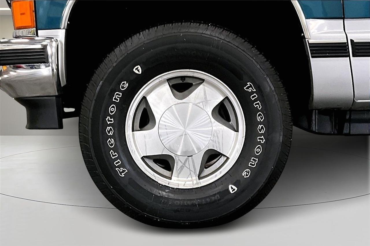 Chevrolet Tahoe 1500 2dr 4WD 1995