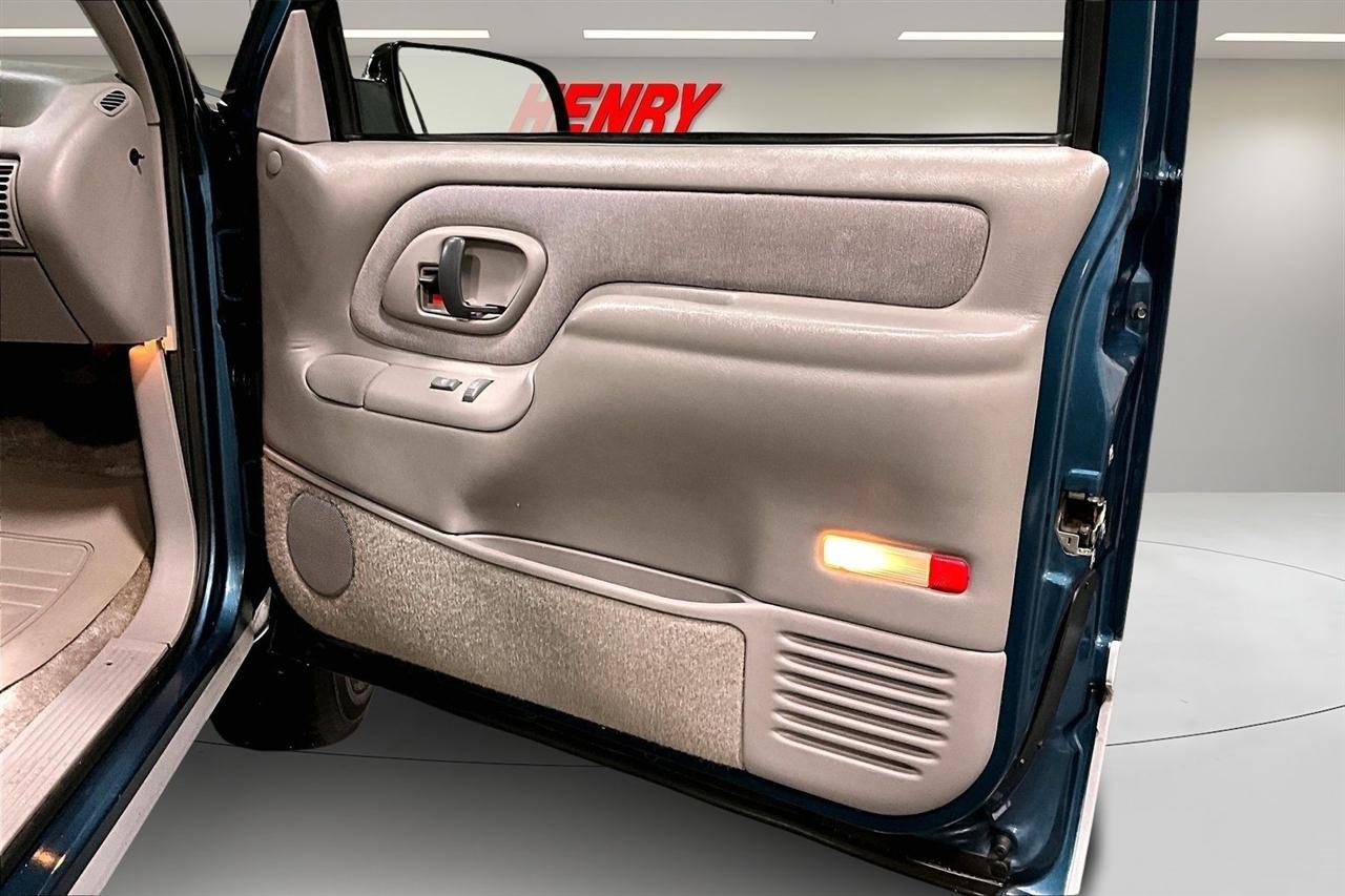 Chevrolet Tahoe 1500 2dr 4WD 1995