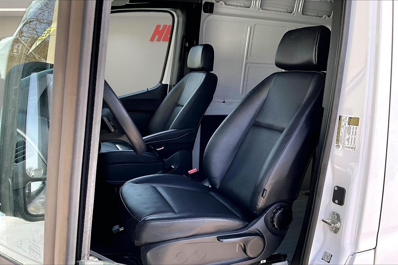 Mercedes-Benz Sprinter Van 2500 High Roof V6 144" 4WD 2024