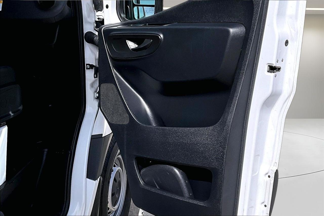 Mercedes-Benz Sprinter Van 2500 High Roof V6 144" 4WD 2024