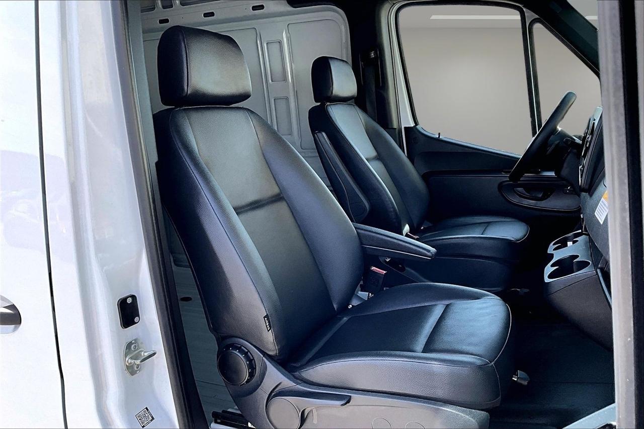 Mercedes-Benz Sprinter Van 2500 High Roof V6 144" 4WD 2024