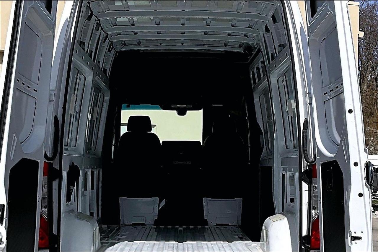 Mercedes-Benz Sprinter Van 2500 High Roof V6 144" 4WD 2024