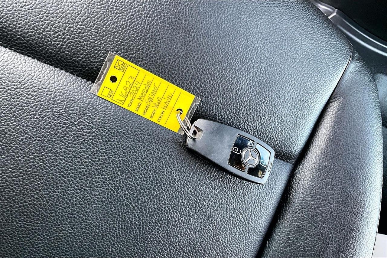 Mercedes-Benz Sprinter Van 2500 High Roof V6 144" 4WD 2024