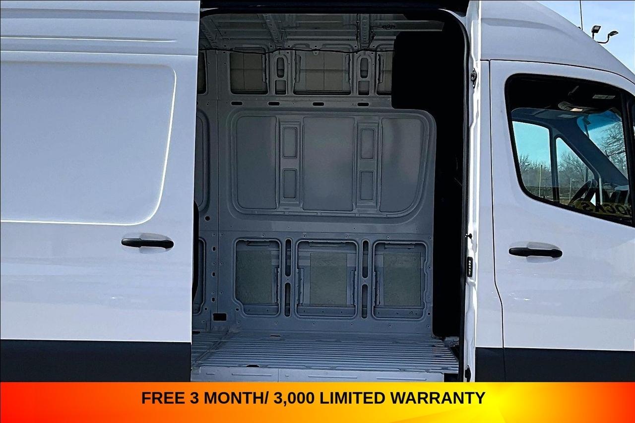 Mercedes-Benz Sprinter Van 2500 High Roof V6 144" 4WD 2024