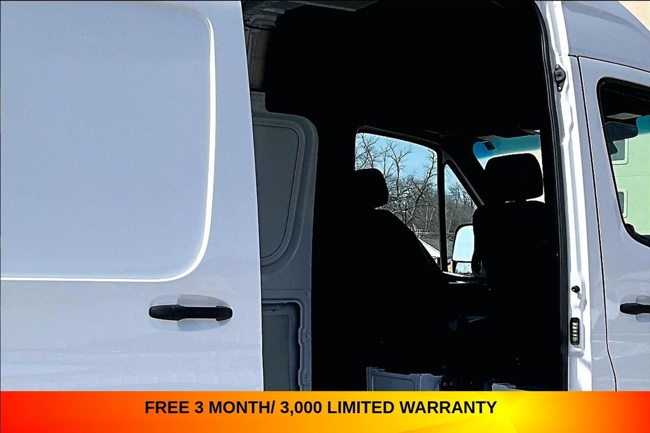 Mercedes-Benz Sprinter Van 2500 High Roof V6 144" 4WD 2024