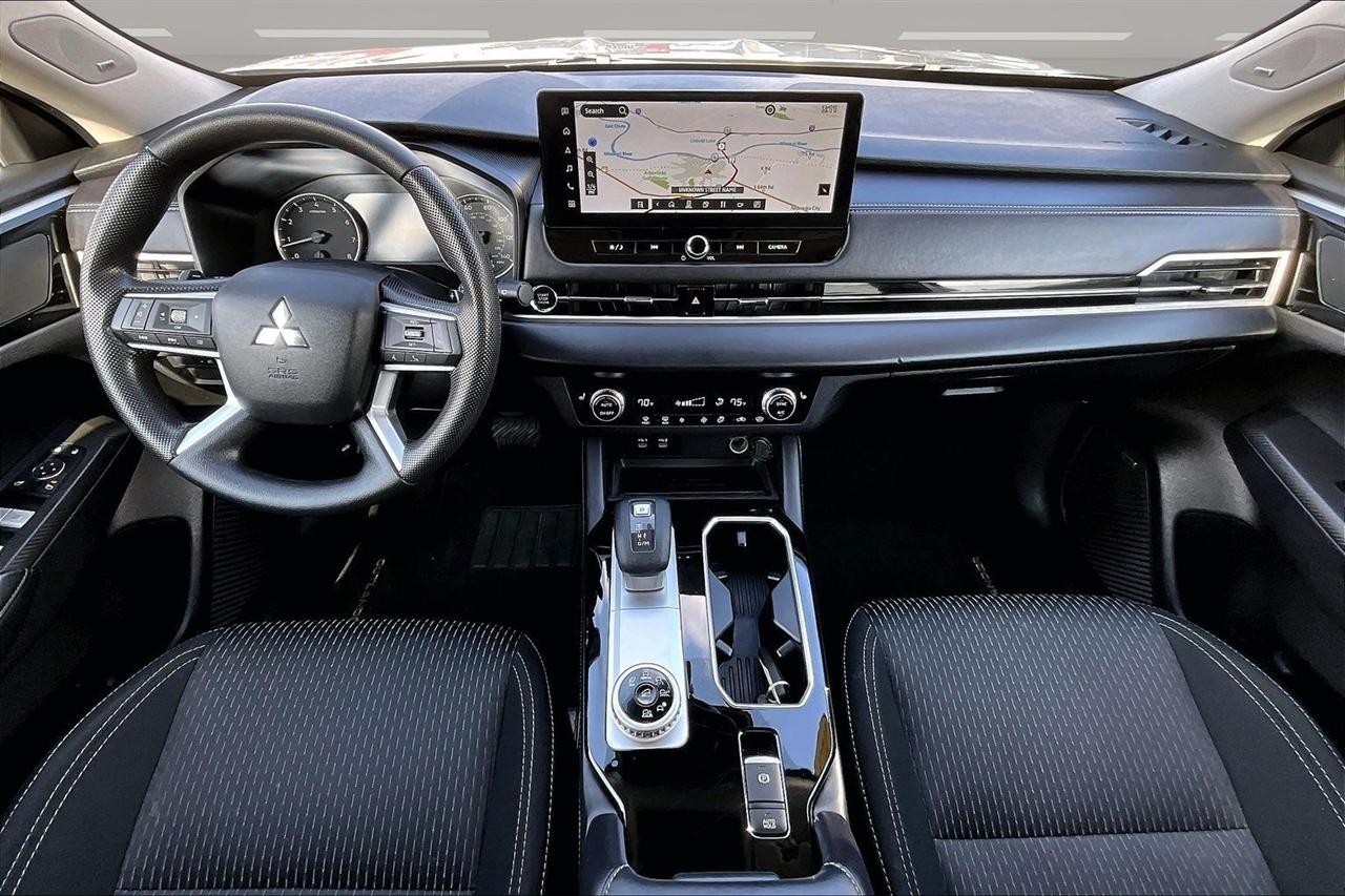 Mitsubishi Outlander ES S-AWC 2025