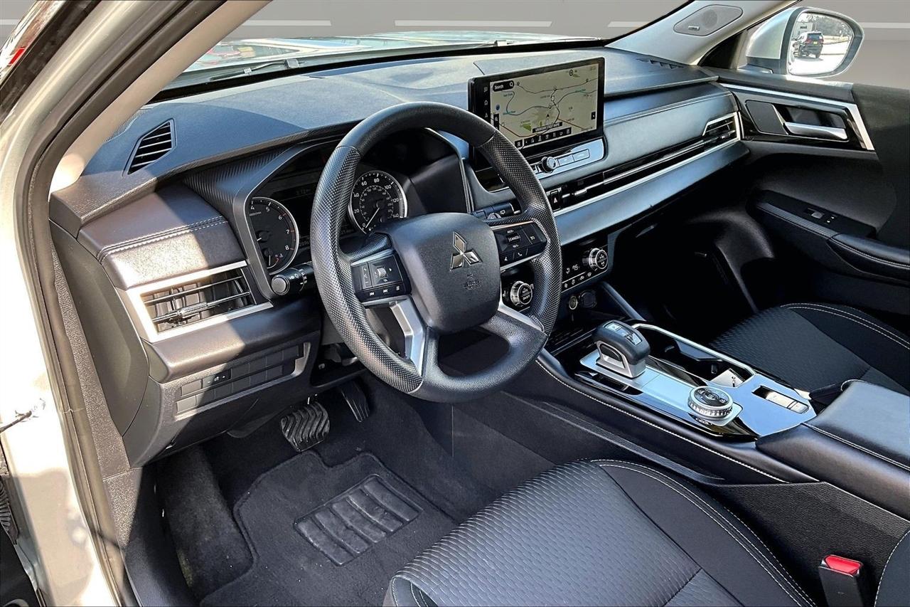 Mitsubishi Outlander ES S-AWC 2025