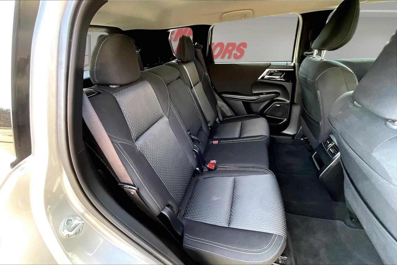 Mitsubishi Outlander ES S-AWC 2025