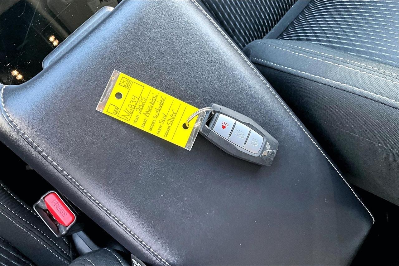 Mitsubishi Outlander ES S-AWC 2025