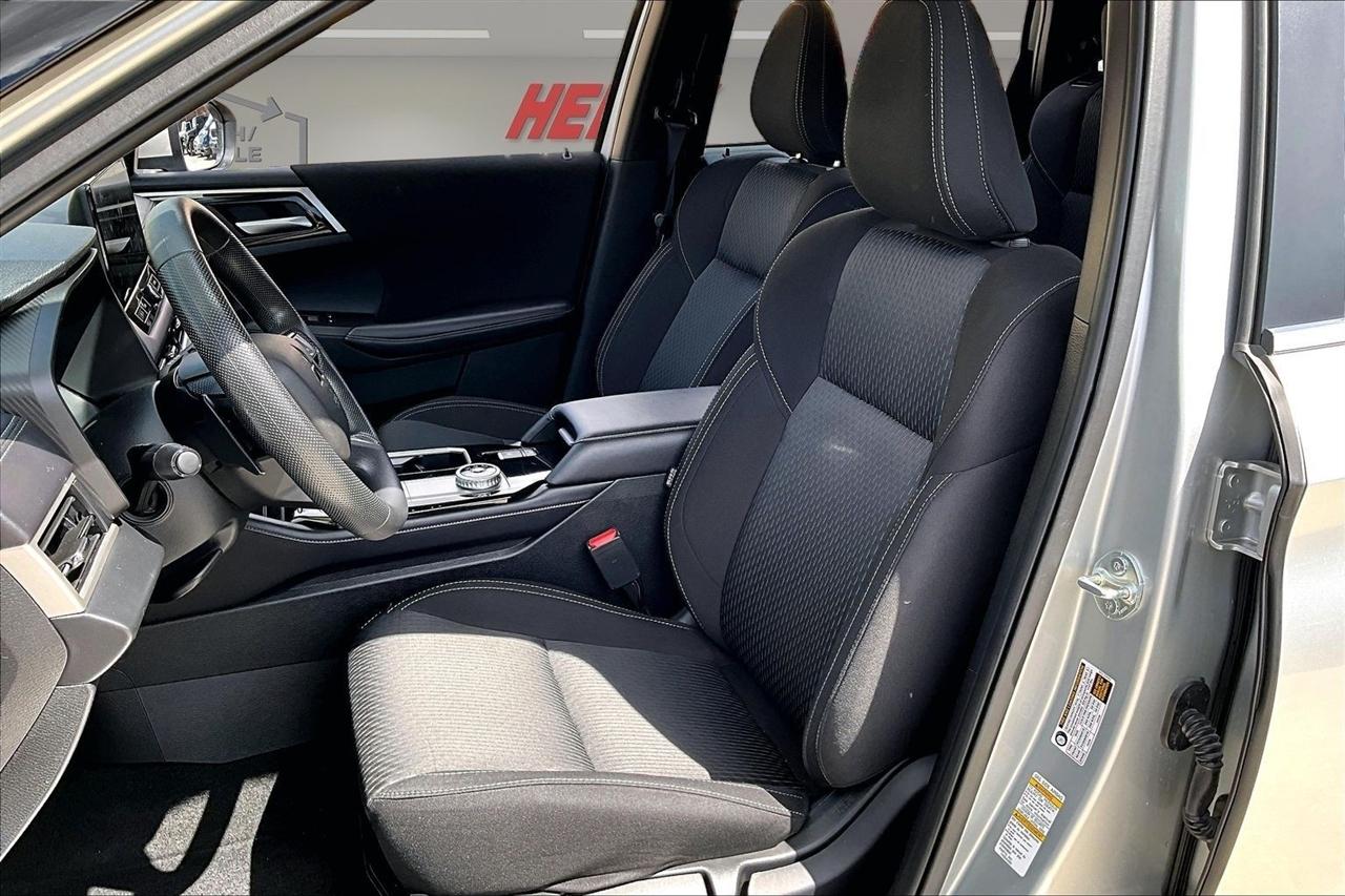 Mitsubishi Outlander ES S-AWC 2025