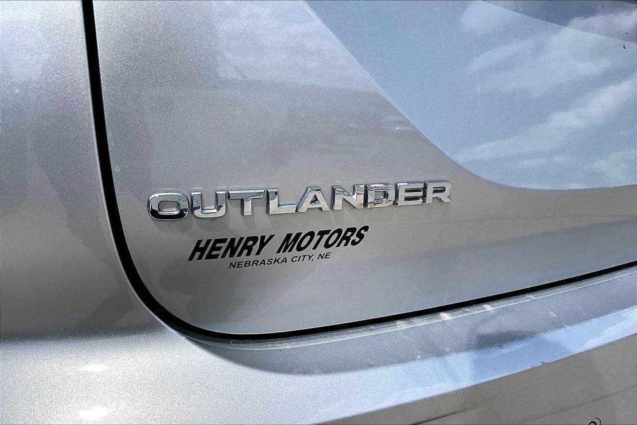 Mitsubishi Outlander ES S-AWC 2025