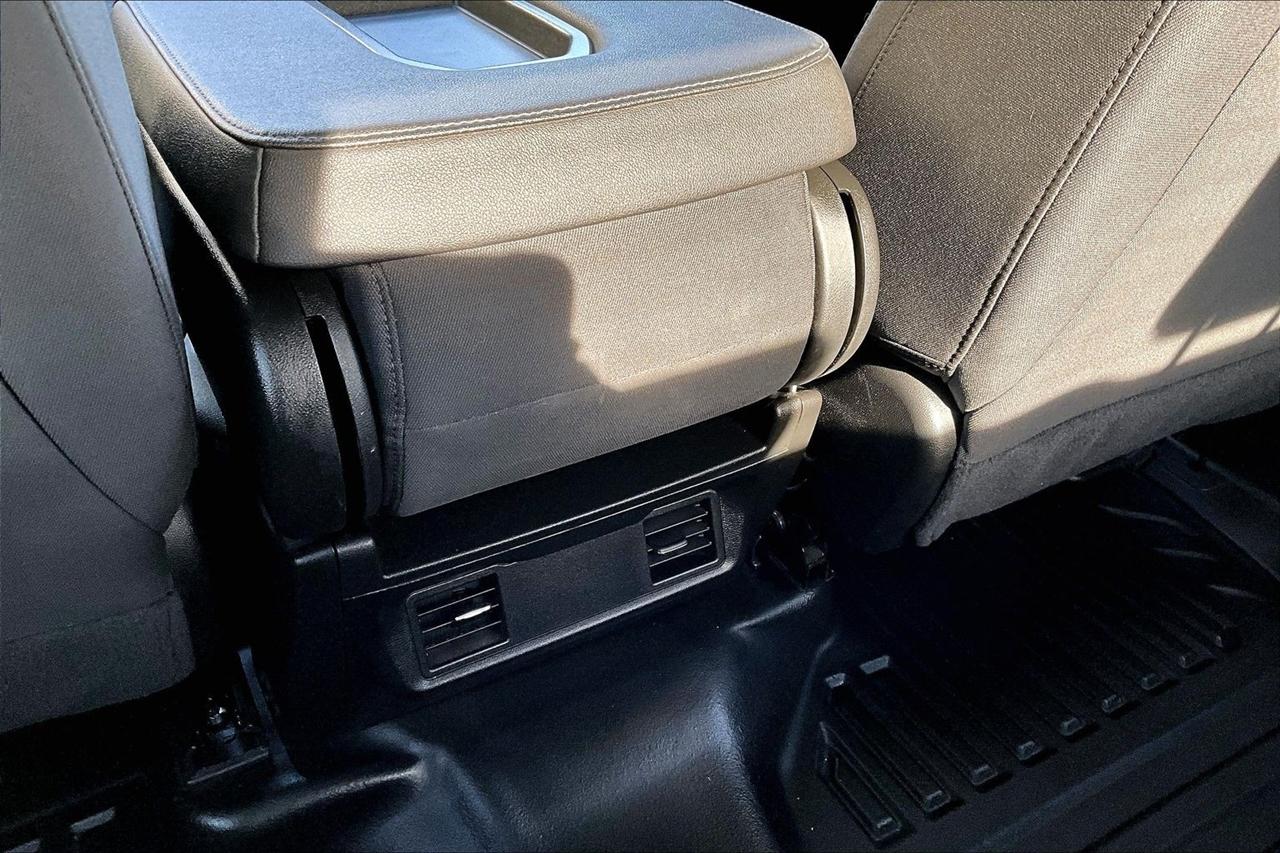 GMC Sierra 2500HD 4WD Crew Cab 159" Pro 2024