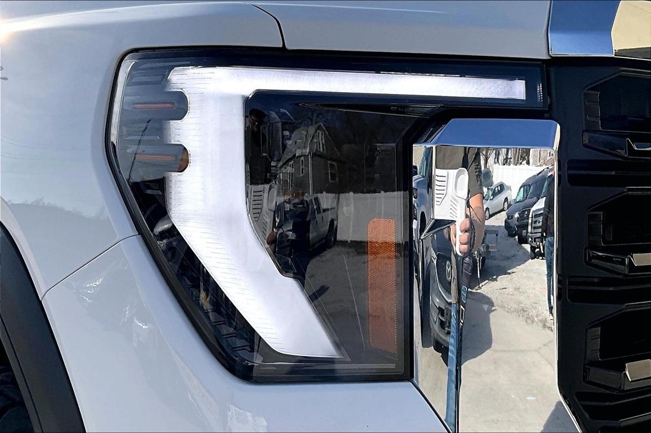 GMC Sierra 2500HD 4WD Crew Cab 159" Pro 2024