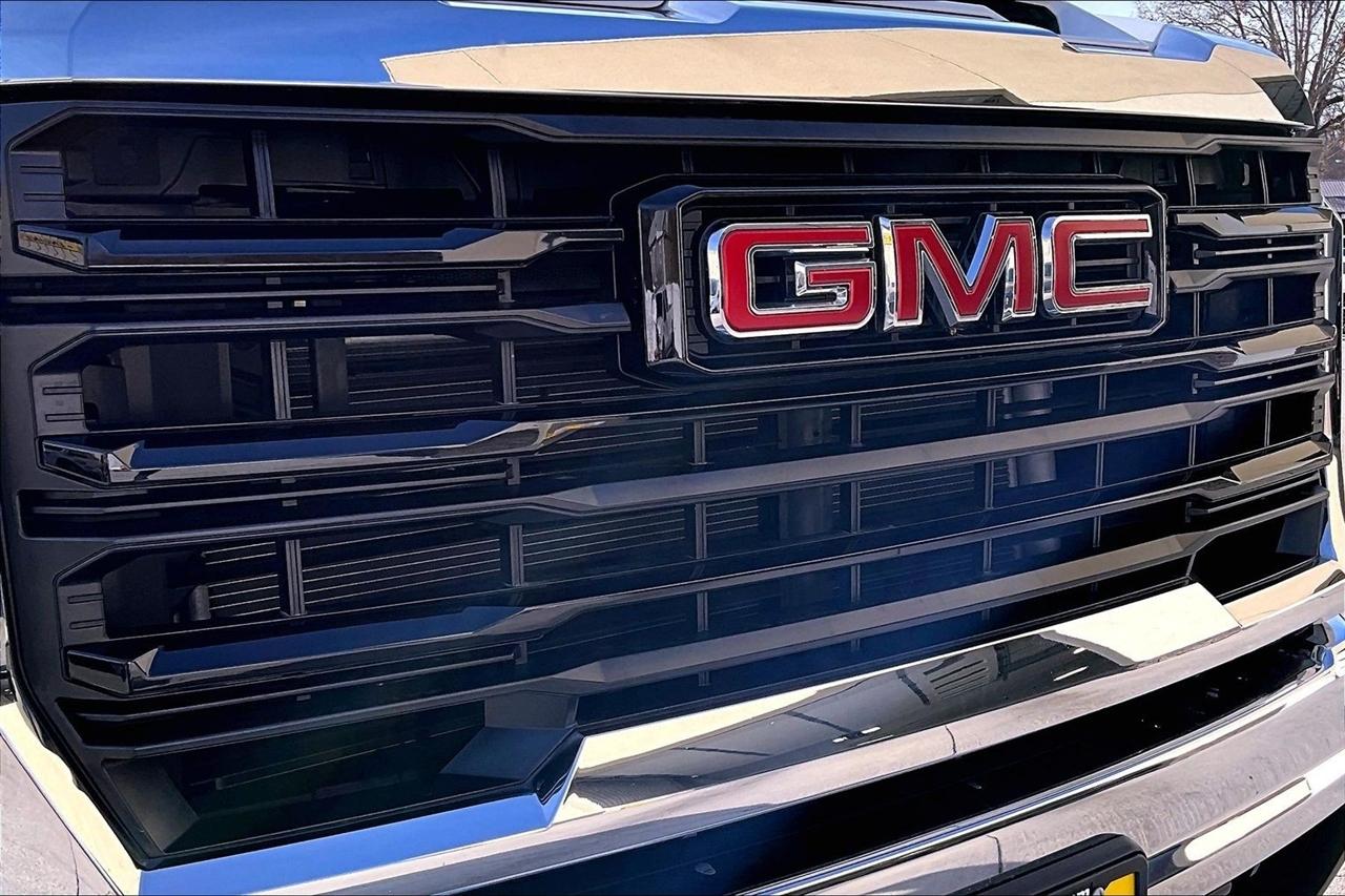 GMC Sierra 2500HD 4WD Crew Cab 159" Pro 2024