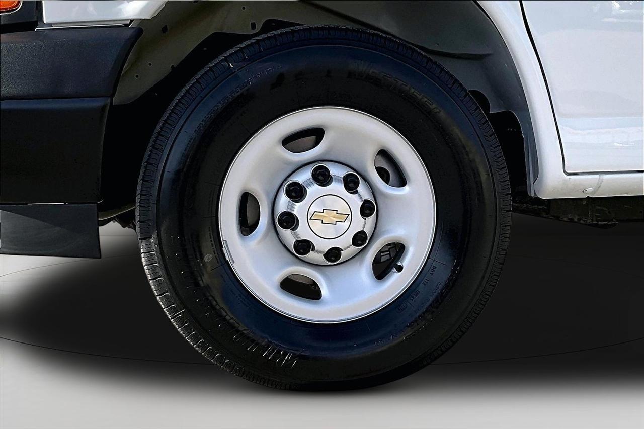 Chevrolet Express Cargo Van RWD 2500 155" 2025