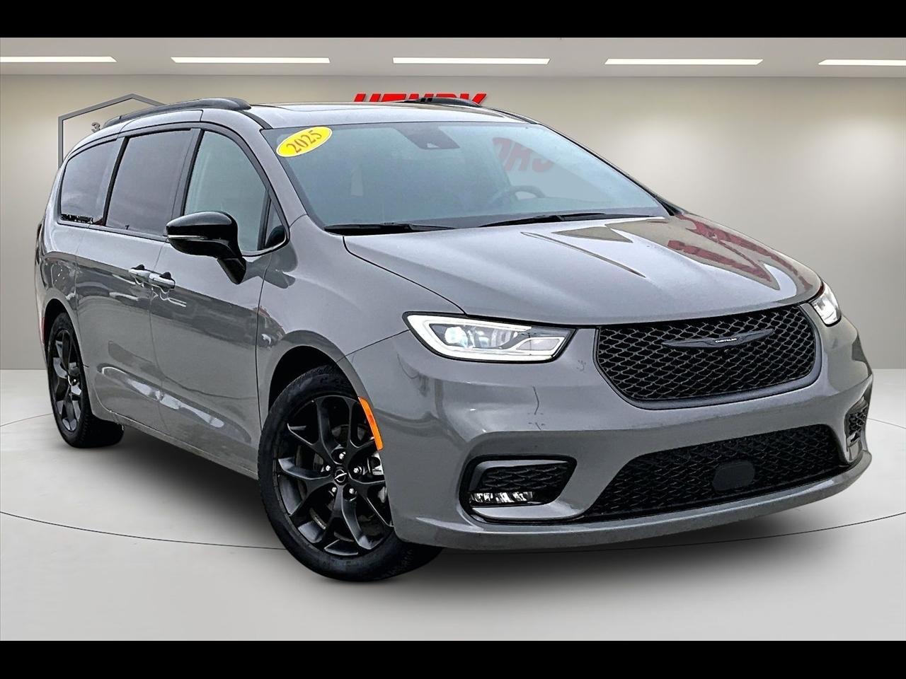 2025 Chrysler Pacifica Limited FWD