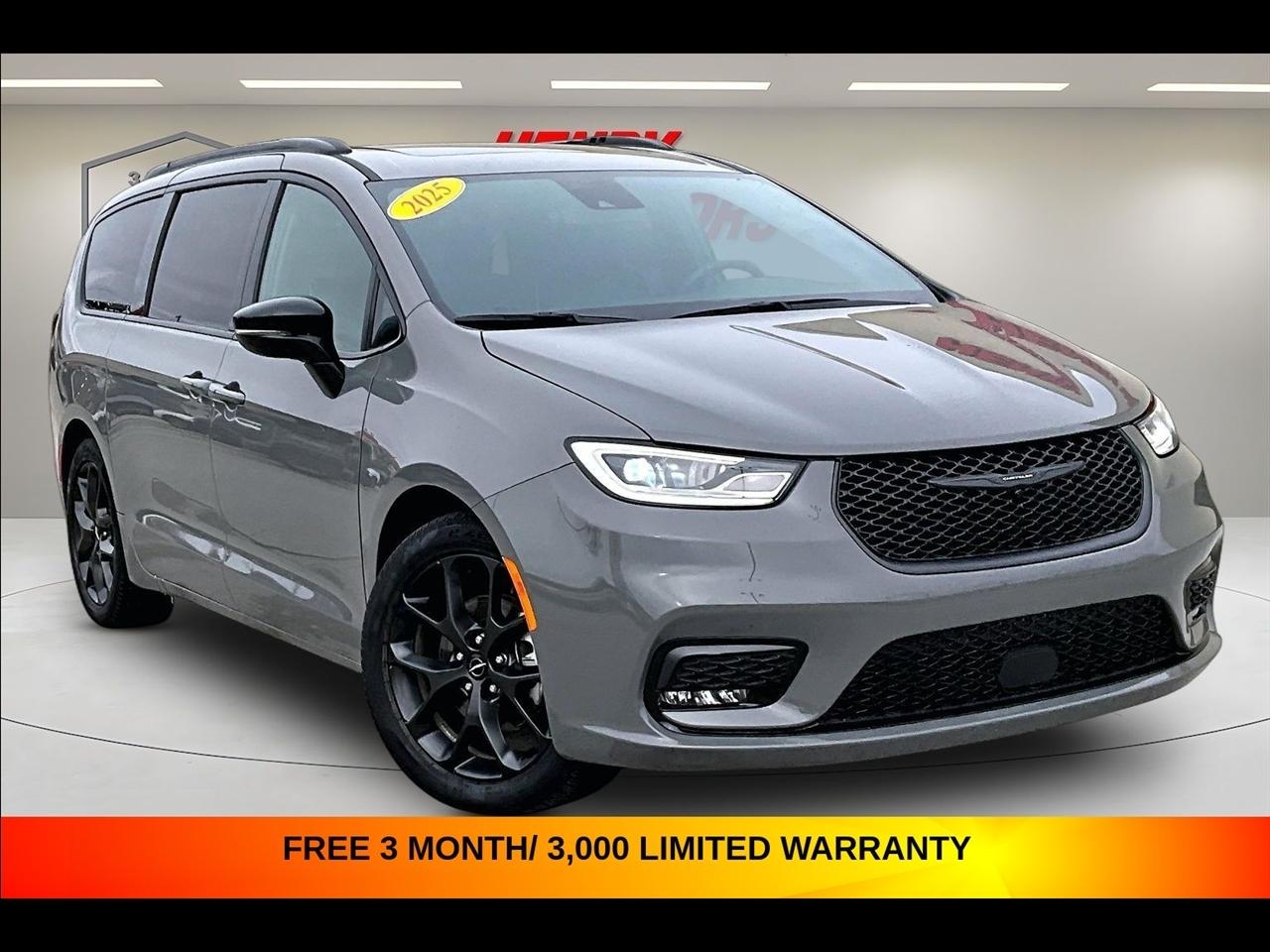 2025 Chrysler Pacifica Limited FWD