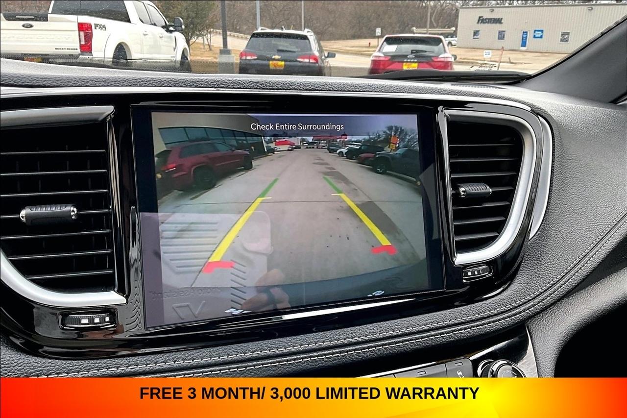 Chrysler Pacifica Limited FWD 2025