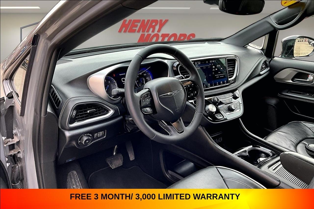 Chrysler Pacifica Limited FWD 2025