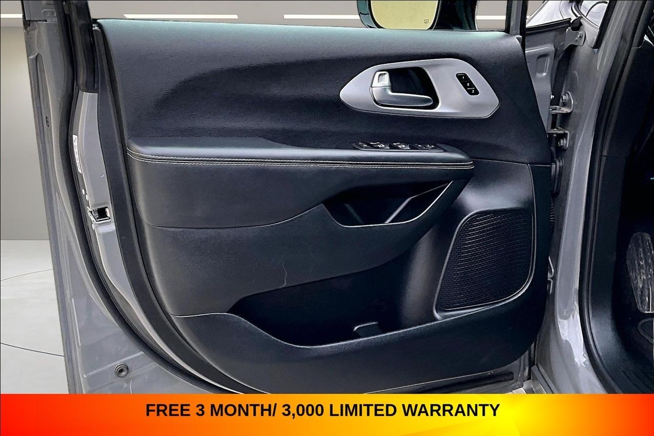 Chrysler Pacifica Limited FWD 2025