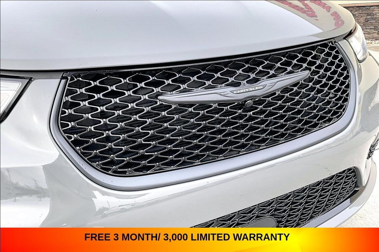 Chrysler Pacifica Limited FWD 2025