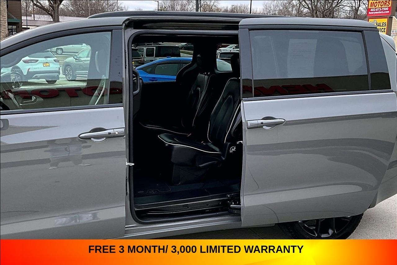 Chrysler Pacifica Limited FWD 2025