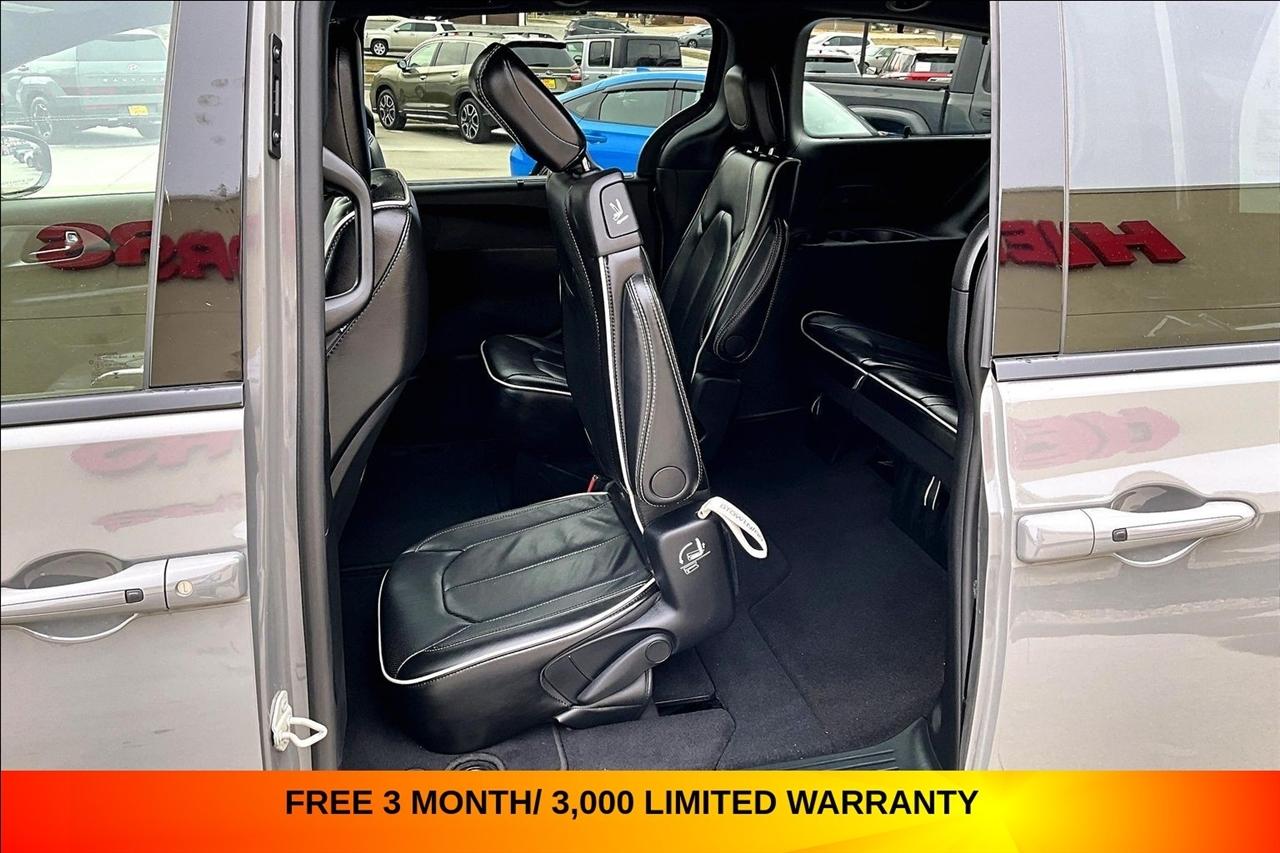 Chrysler Pacifica Limited FWD 2025